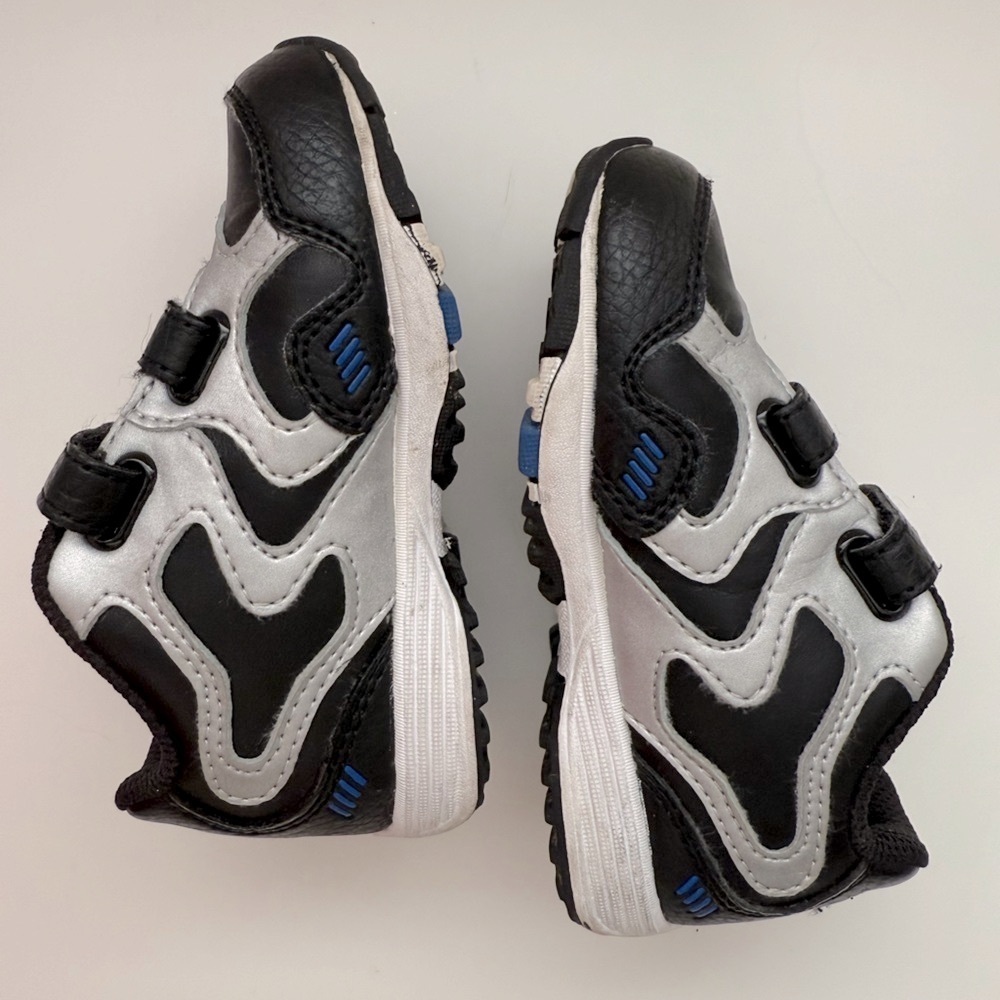 Kids Black and Silver Velcro Shoes with lights - Size 6.5